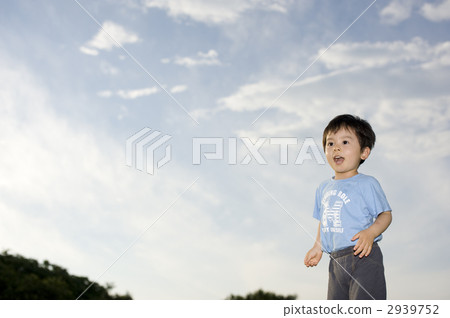 Three year old boys playing in the blue sky 2939752