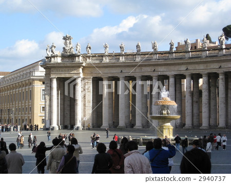 St. Peter's Square St. Peter's Square 2940737