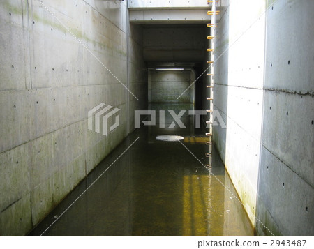 Eerie drain Eerie drain 2943487