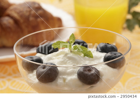 yogurt, milk product, glass tableware 2950434