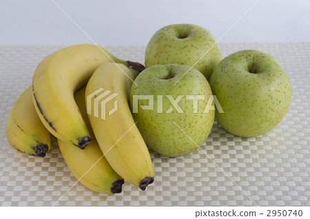 Banana and green apple Banana and green apple 2950740