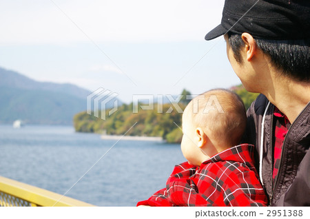 爸爸和看海的嬰孩 爸爸和看海的嬰孩 2951388