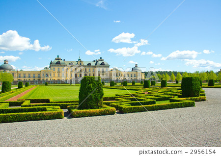 Palaces and gardens 2956154
