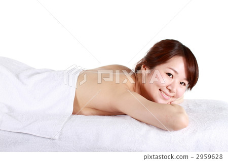 Women who receive esthetic 2959628