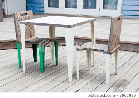 木甲板桌子和椅子 木甲板桌子和椅子 2965956