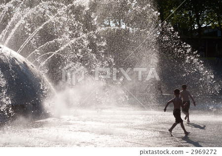 Fountain Splashing Boys 2969272