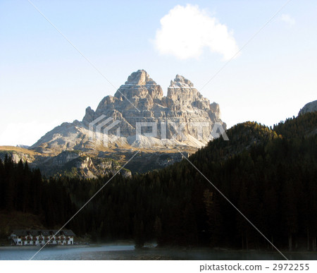 白雲石Tretimer和湖Misurina 2972255