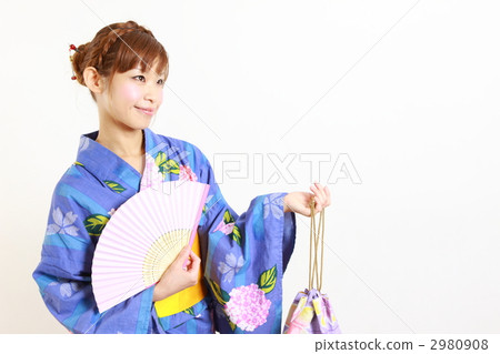 A young woman in a yukata figure 2980908