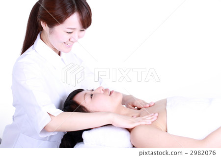 Women who receive esthetic 2982076