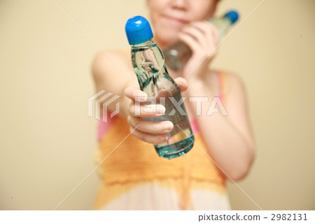 A woman with a ramune 2982131