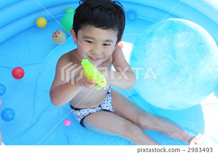Pool play 2983493