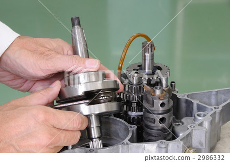 Maintenance of motorcycle engine 2986332