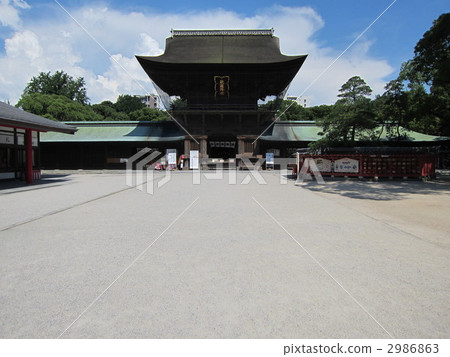 The tower gate of Hosakijinomiya The tower gate of Hosakijinomiya 2986863