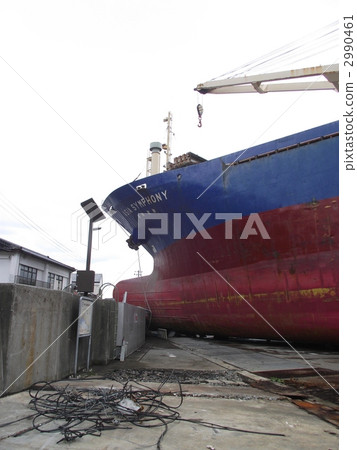 A large ship got on the quay at the Tsunami of the Great East Japan Earthquake 2990461
