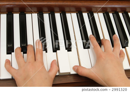 play, playing, hand 2991320