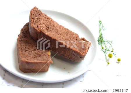Black bread, tableware, camomile 2993147