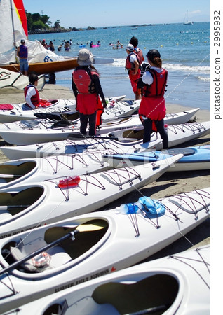Sea kayaking with women Sea kayaking with women 2995932
