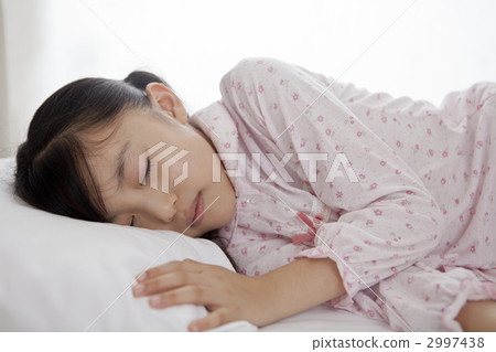 to sleep, younger, girl 2997438