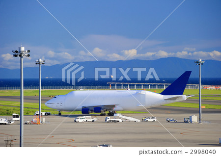 Transportation transport machine that carries parts of an airplane 2998040