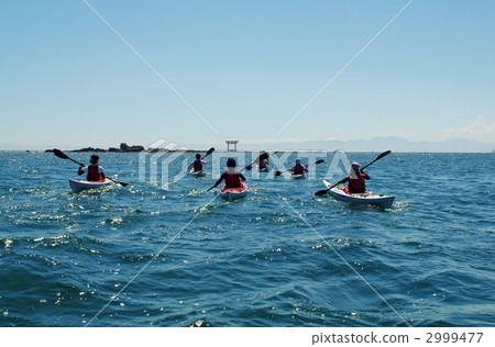 Sea kayaking 2999477