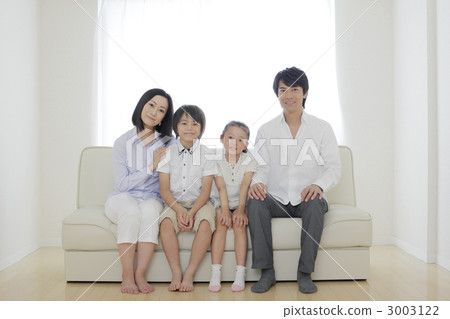 four people, primary school child, primary school student 3003122