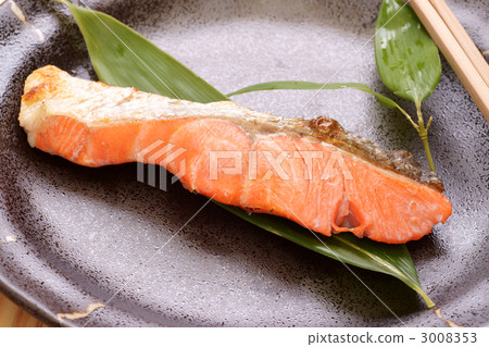 Grilled fish (salt salmon) 3008353