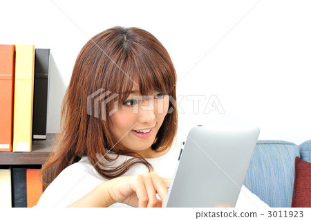 Internet with a tablet computer (female lifestyle) Internet with a tablet computer (female lifestyle) 3011923
