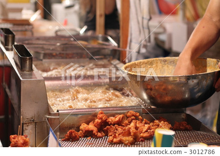 Deep-fried in a night shop Deep-fried in a night shop 3012786