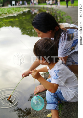 Parent and child of the waterside 3024192