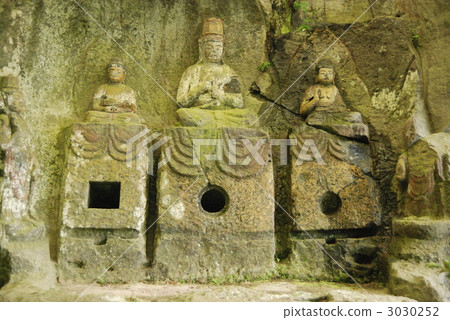 usuki stone buddhas, buddhcarved in stone, stone buddha 3030252