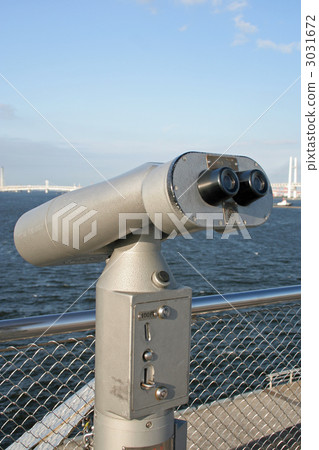 雙筒望遠鏡旁邊 3031672