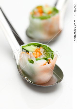 Raw spring roll 3036265