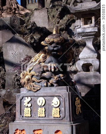 Guardian lion of Narita-san Guardian lion of Narita-san 3038835