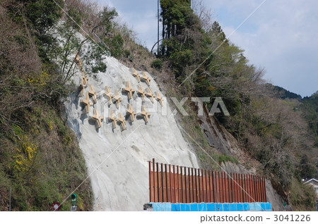 Crumbling cliff Crumbling cliff 3041226
