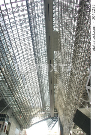 The large roof of Kyoto station 3042285