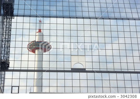 Kyoto Station and Kyoto Tower 3042308