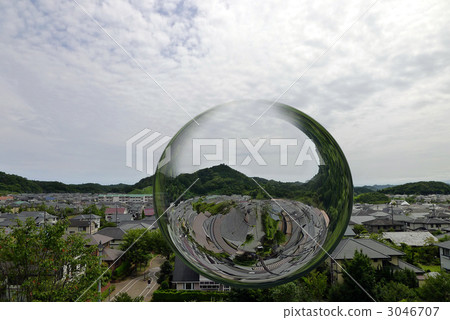 球體漂浮在住宅區 球體漂浮在住宅區 3046707