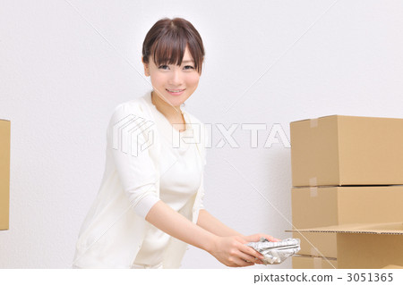 newlywed, just married, living alone 3051365