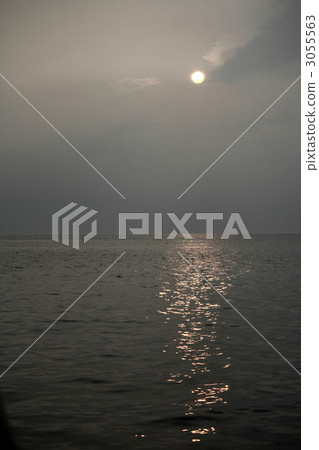 Oki的Oki聚集在夕陽下 Oki的Oki聚集在夕陽下 3055563