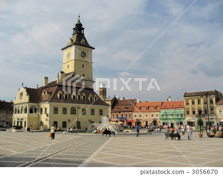 "History museum" of "Brasov" and "Sfatului square" (Romania) 3056670