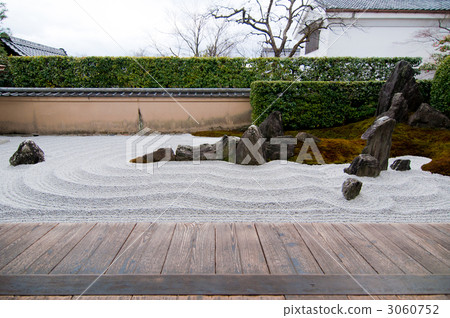 Self-supporting garden 3060752