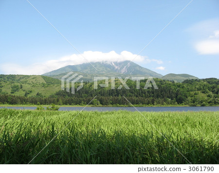 Rishiri mountain view from Otatomari swamp Rishiri mountain view from Otatomari swamp 3061790