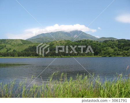 Otatomari Numazumi and Rishiriyama 3061791