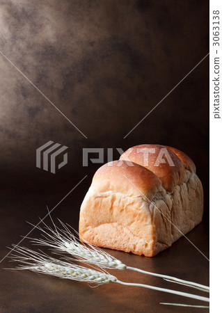 天然酵母麵包和Haruyutaka的大麥 天然酵母麵包和Haruyutaka的大麥 3063138