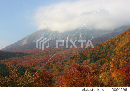 在秋天俯瞰小山 3064296