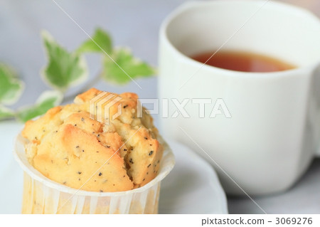 Handmade cupcakes and tea Handmade cupcakes and tea 3069276