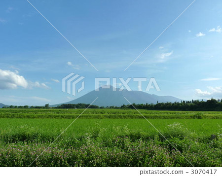 岩手火山在夏天的水平位置 3070417