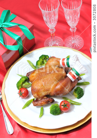聖誕晚餐雞肉菜餚。 聖誕晚餐雞肉菜餚。 3072808