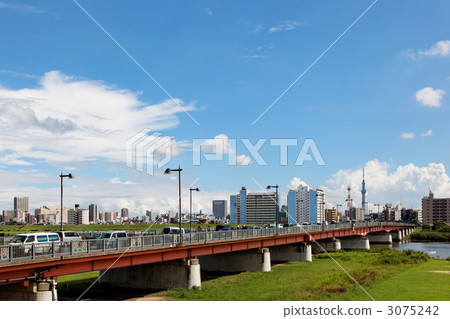 Nishiarai Bridge和Senju住宅區傳播藍天和東京天空樹 Nishiarai Bridge和Senju住宅區傳播藍天和東京天空樹 3075242