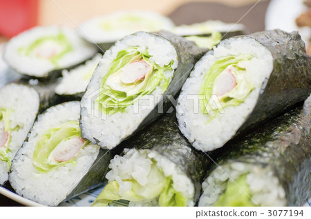 vinegary rice rolled in dried laver, lettuce winding, salad wrap 3077194